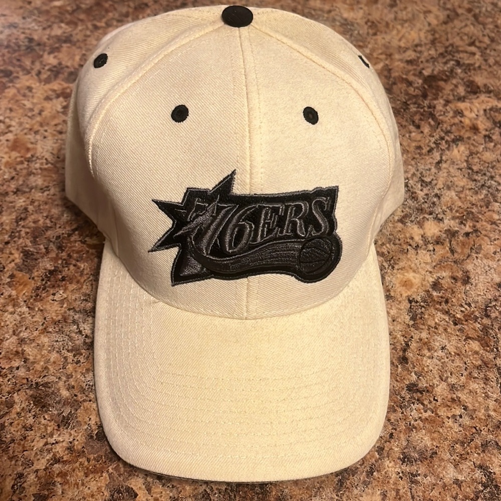 Philadelphia 76ers hat